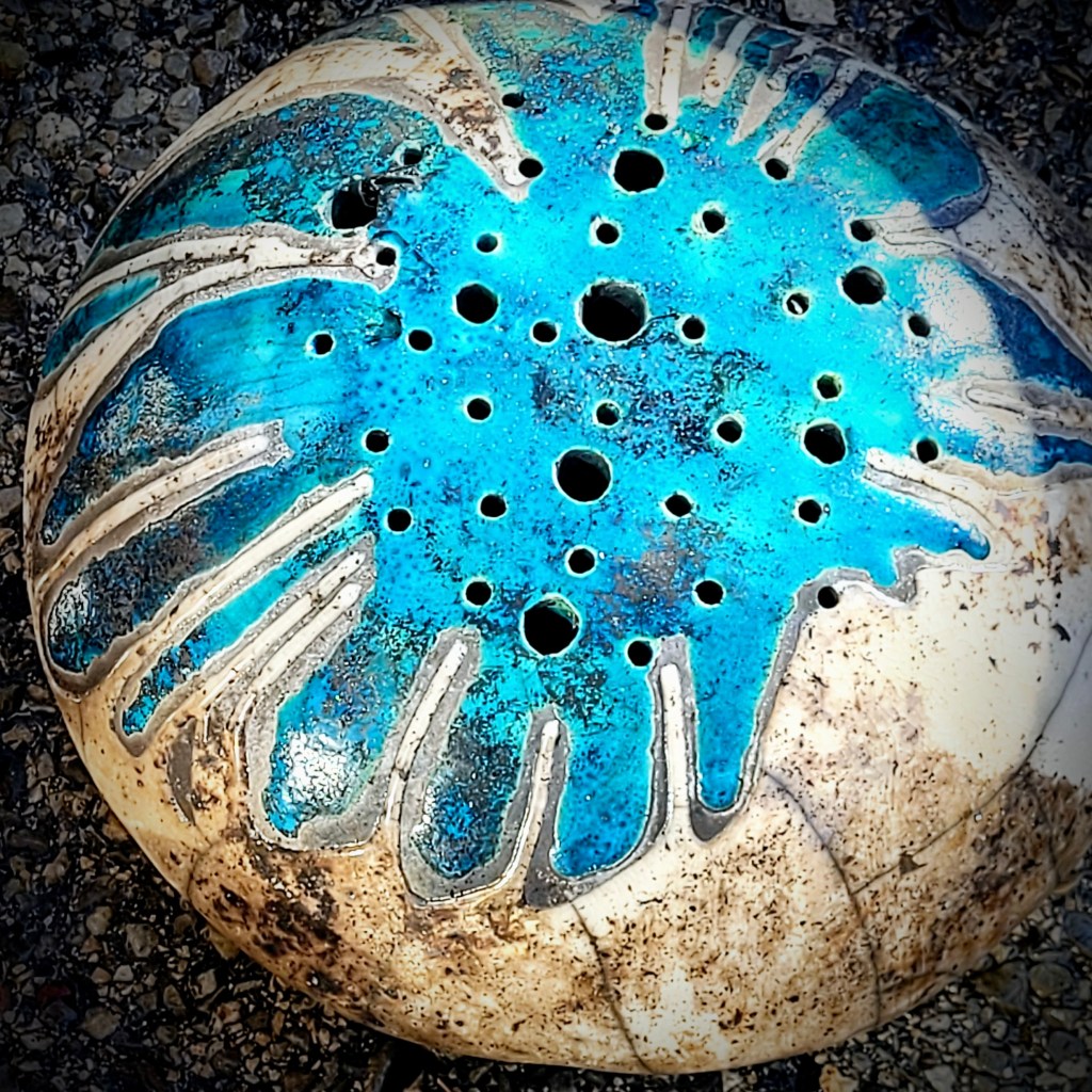 vase pique fleurs raku 
art japonais
artiste céramique 
potier vallauris
modelage terre
ELOISE MENDEZ CEHOVIN
Kumo No Kuma
kumonokuma