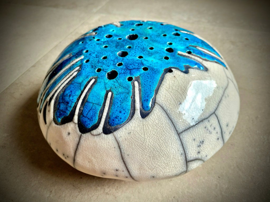 vase pique fleurs raku 
art japonais
artiste céramique 
potier vallauris
modelage terre
ELOISE MENDEZ CEHOVIN
Kumo No Kuma
kumonokuma